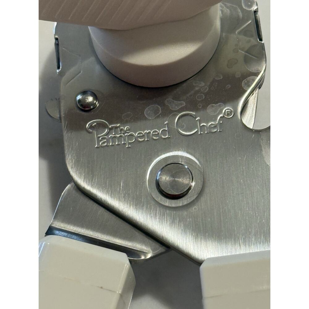Pampered Chef Safety Smooth Edge White Manual Bottle Can Opener 2758 Retired - Picture 2 of 4